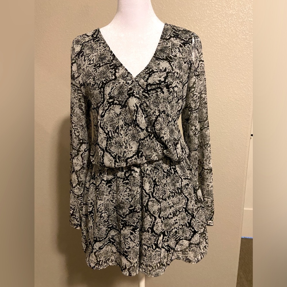 Express L/S Shorts Romper - small
